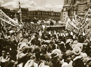 Crowds in Mexico City Celebrate the Nationalization of the Oil Reserves, March 1938 by Unbekannt Unbekannt